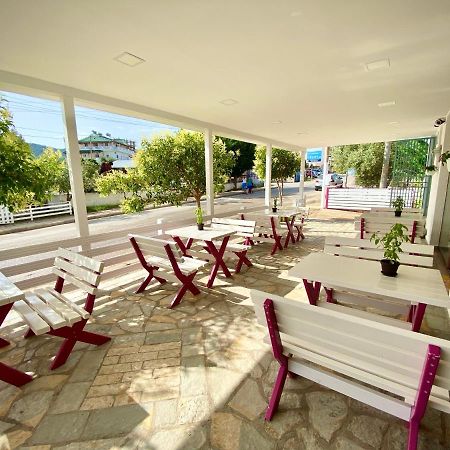 Family Hotel Haruni Ksamil Exteriör bild