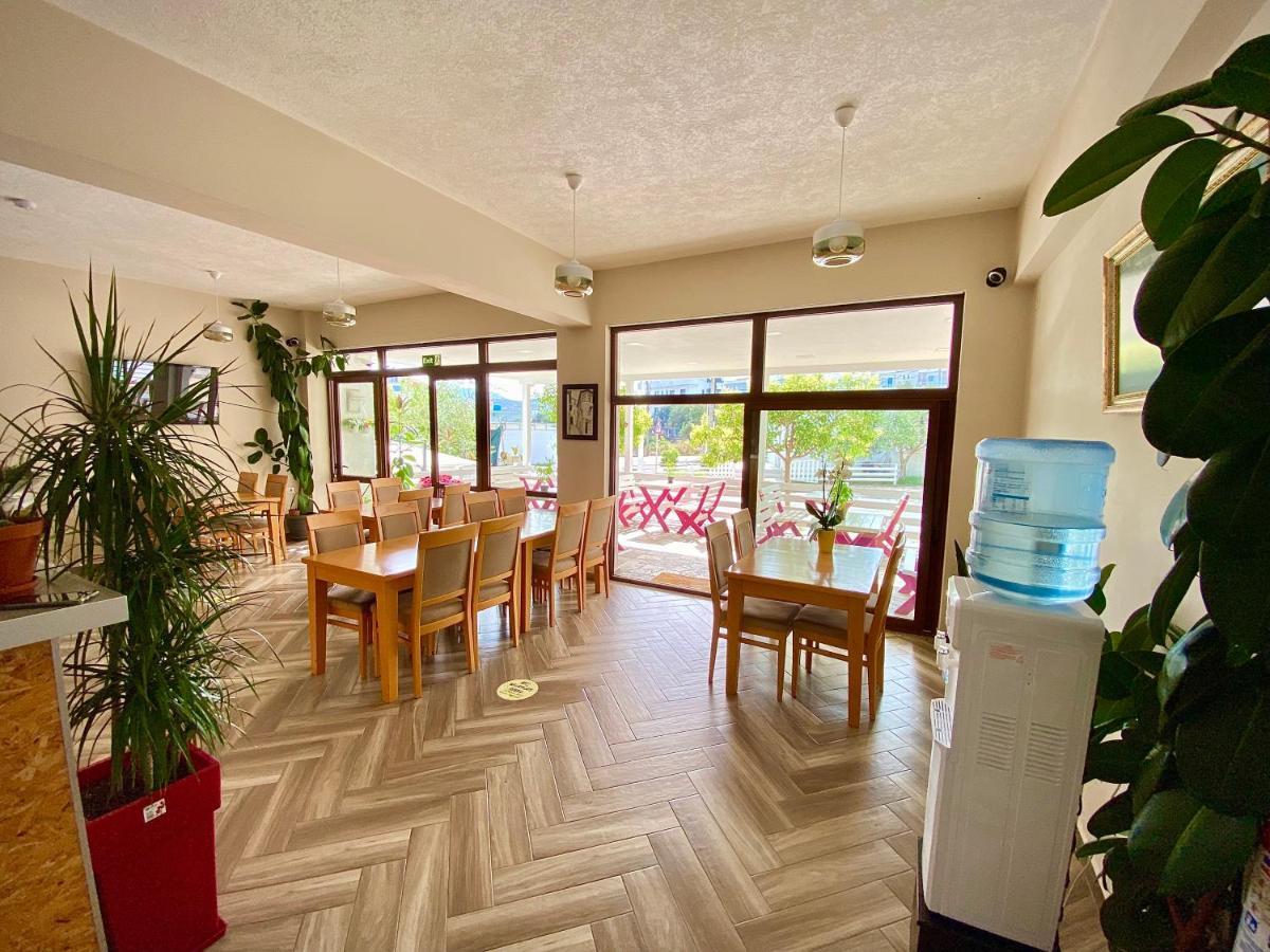 Family Hotel Haruni Ksamil Exteriör bild