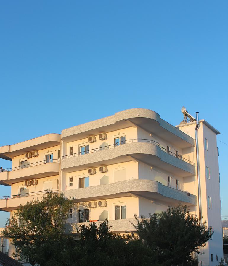 Family Hotel Haruni Ksamil Exteriör bild