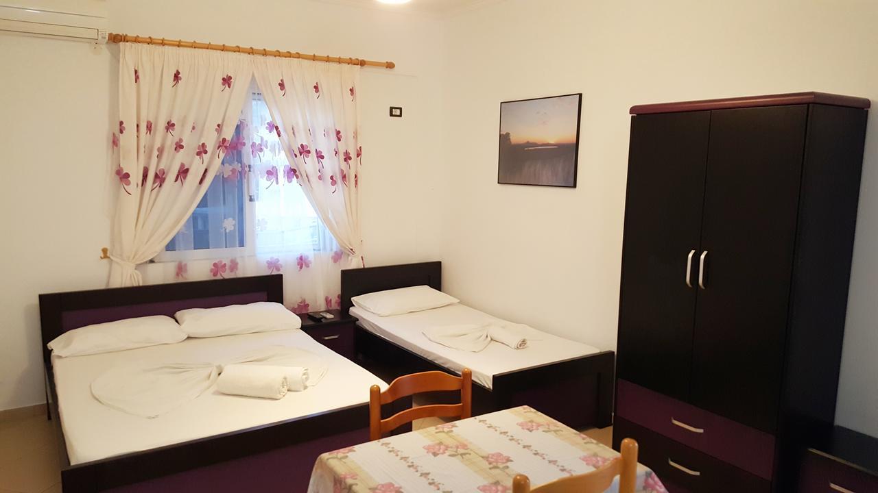 Family Hotel Haruni Ksamil Exteriör bild