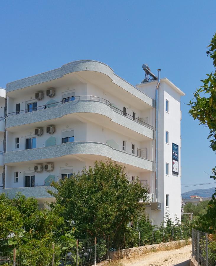 Family Hotel Haruni Ksamil Exteriör bild